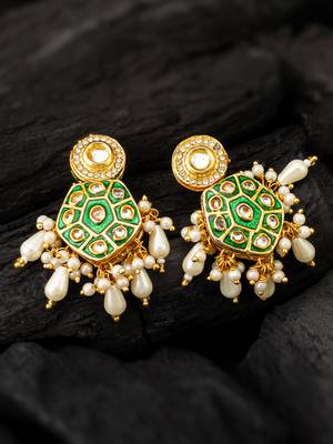 Green meenakari kundan drop earrings 1