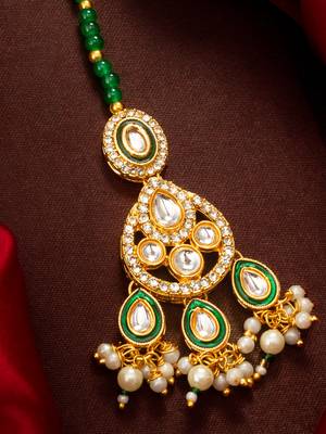 Green chandbali kundan maang tikka 2