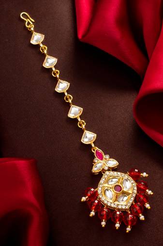 Red hexagon kundan maang tikka
