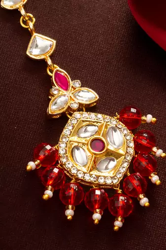 Red hexagon kundan maang tikka