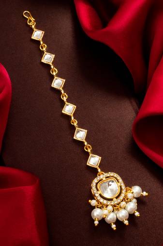 white kundan pearl maang tikka