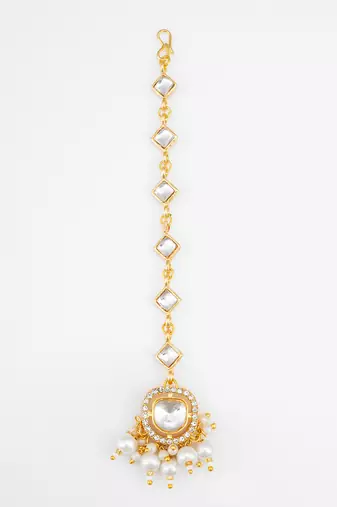 white kundan pearl maang tikka
