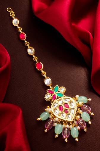 Heart kundan pastel maang tikka