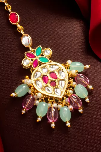 Heart kundan pastel maang tikka