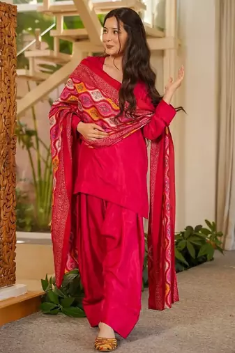  rani pink silk blend crepe kurta palazzo set with printed dupatta 