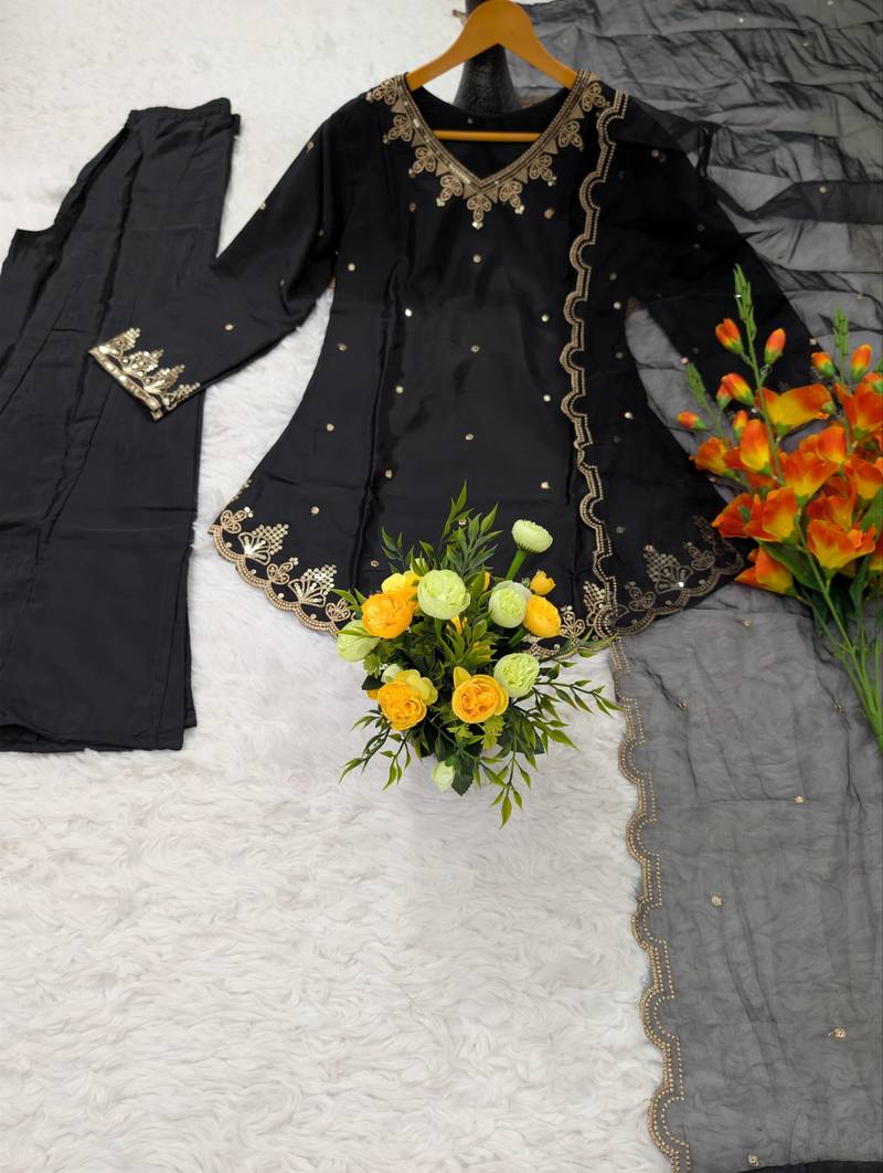 Women's black embroidered crepe kurta set with palazzo