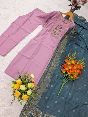  pink silk blend embroidered kurta set women with dupatta pant 2