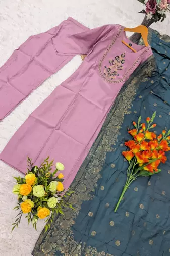  pink silk blend embroidered kurta set women with dupatta pant