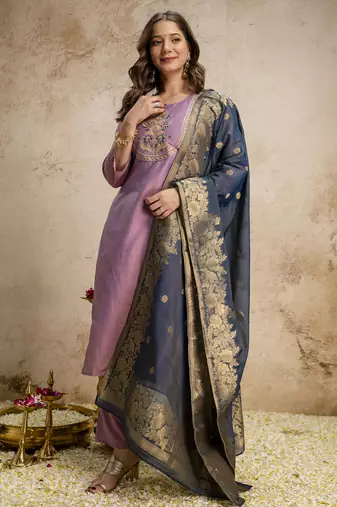  pink silk blend embroidered kurta set women with dupatta pant