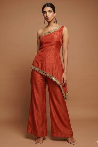 Orange one-shoulder fusion set
