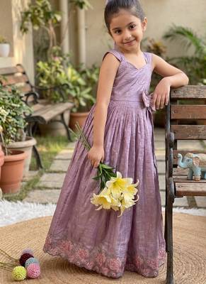 New trendy girls elegant white crinkled ethnic gown with pink lotus border and stylish waist bow 4