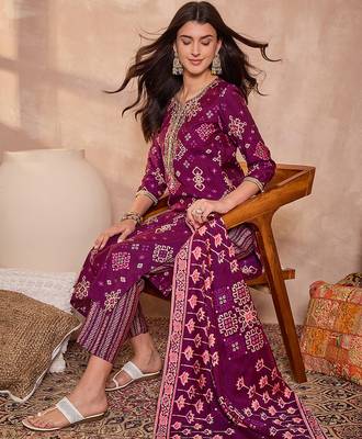 Womens purple silk blend ethnic motifs printed straight kurta trouser with dupatta 3