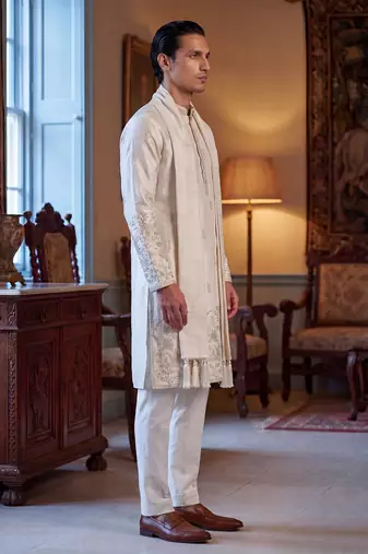 Men white silk blend floral embroidered straight kurta trouser with dupatta