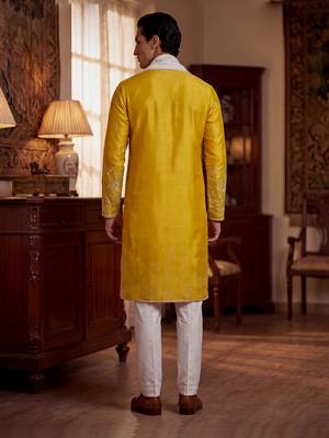 Men yellow chanderi silk solid embroidered straight kurta with dupatta 4