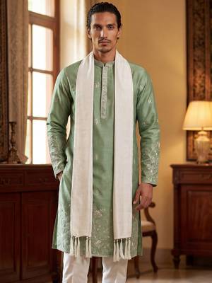Men green silk blend solid embroidered straight kurta with dupatta 1