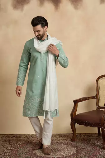 Men green silk blend solid embroidered straight kurta with dupatta