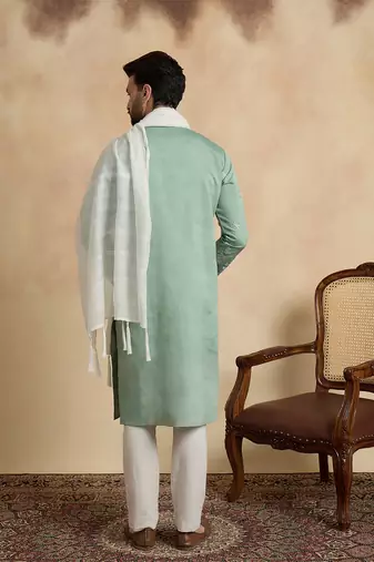Men green silk blend solid embroidered straight kurta with dupatta