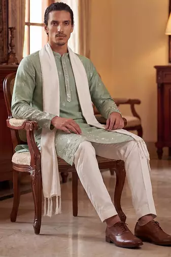 Men green silk blend solid embroidered straight kurta with dupatta
