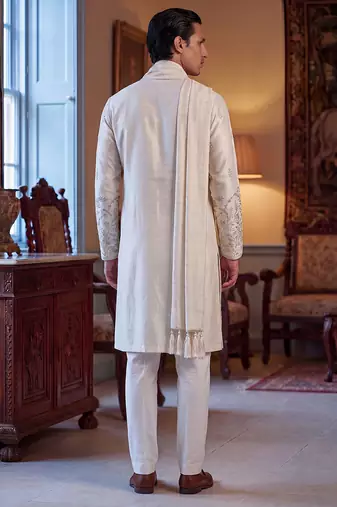 Men white silk blend floral embroidered straight kurta with dupatta