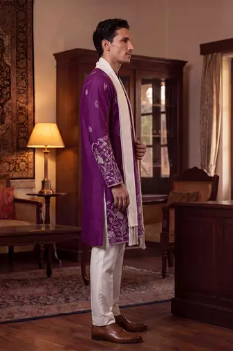 Men purple silk blend solid embroidered straight kurta with dupatta