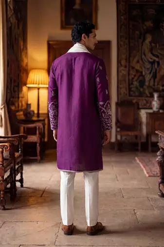 Men purple silk blend solid embroidered straight kurta with dupatta