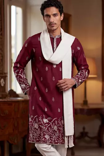 Men maroon silk blend solid embroidered straight kurta with dupatta