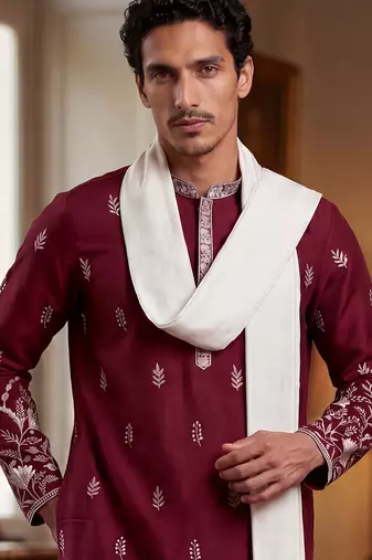 Men maroon silk blend solid embroidered straight kurta with dupatta