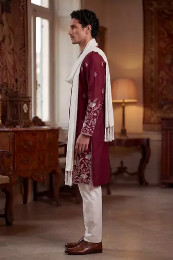 Men maroon silk blend solid embroidered straight kurta with dupatta