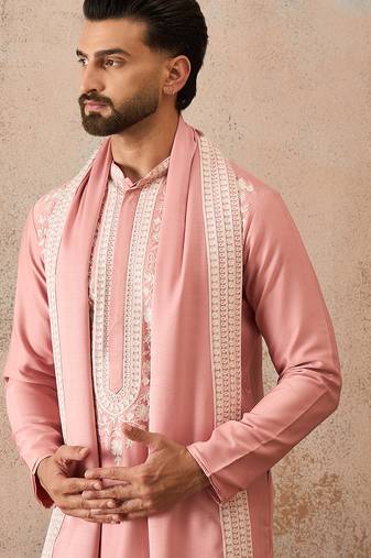 Men Pink silk blend solid embroidered straight kurta with dupatta