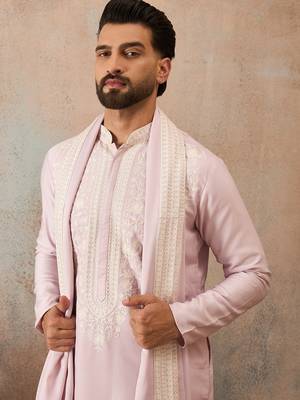 Men lavender silk blend solid embroidered straight kurta with dupatta 2