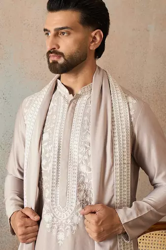 Men beige silk blend solid embroidered straight kurta with dupatta