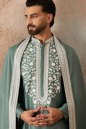 Men green silk blend solid embroidered straight kurta with dupatta