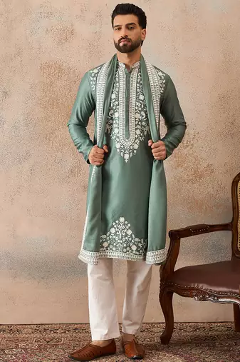 Men green silk blend solid embroidered straight kurta with dupatta