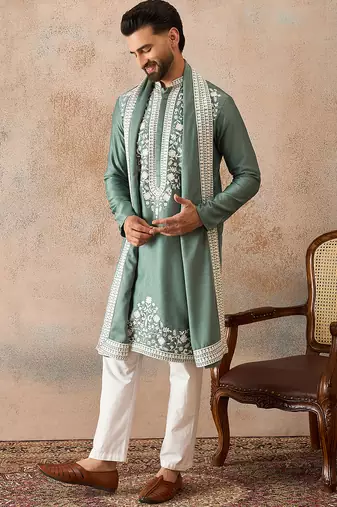 Men green silk blend solid embroidered straight kurta with dupatta