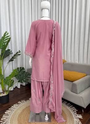 light pink crepe suit with dupatta 2