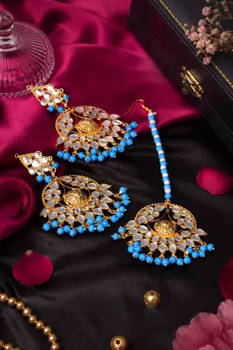 Designer kundan earrings with maang tikka