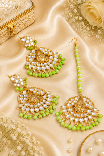 Classic kundan earrings and maang tikka
