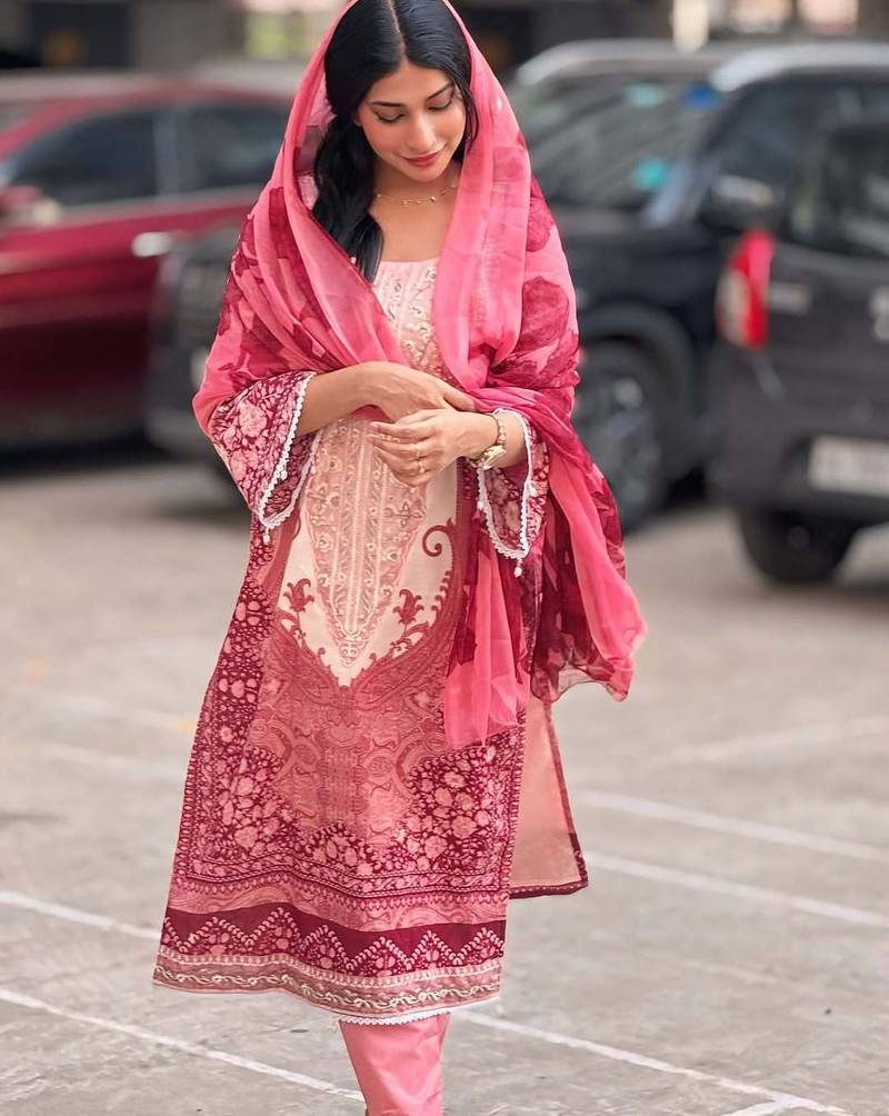 Women's pink and maroon printed lawn suit with chiffon dupatta