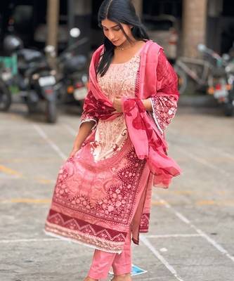 Women's pink and maroon printed lawn suit with chiffon dupatta 2