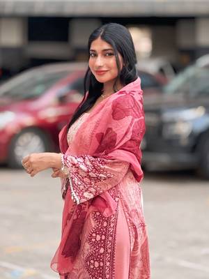 Women's pink and maroon printed lawn suit with chiffon dupatta 4