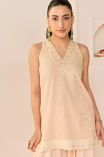Carnation pink embroidered chanderi silk kurta set