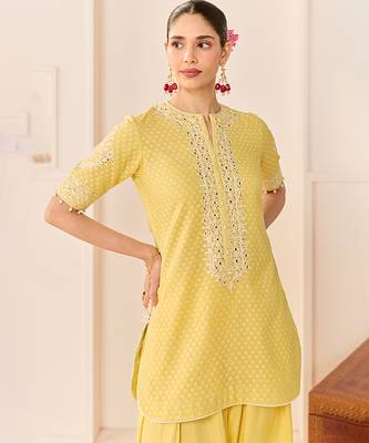 Lemon yellow embroidered chanderi silk kurta set 5