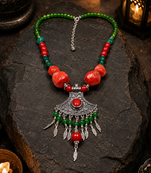 Vintage craft ornamental beads necklace