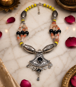 Mixed beads ornamental necklace