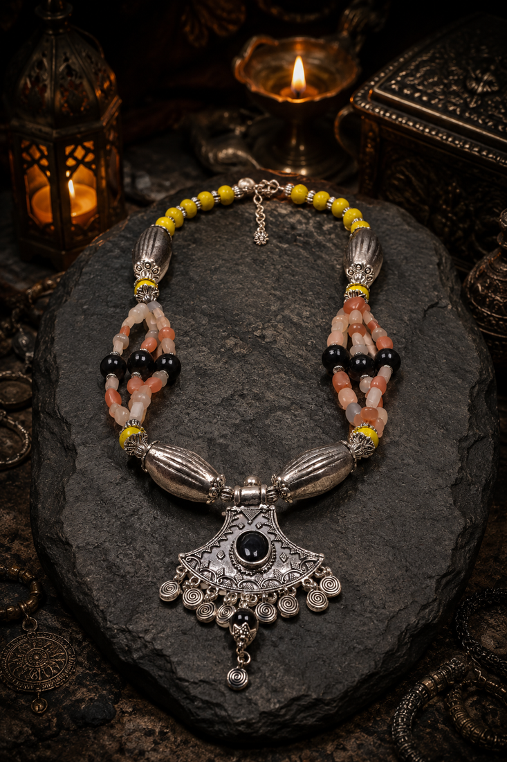 Mixed beads ornamental necklace