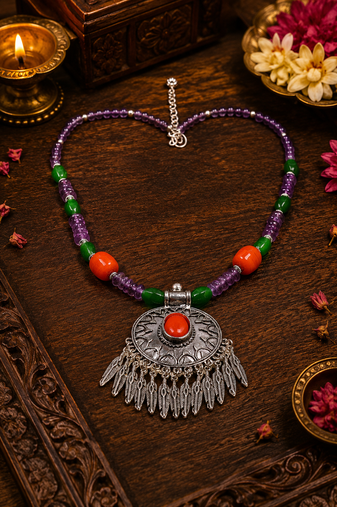 Vintage style beaded pendant necklace