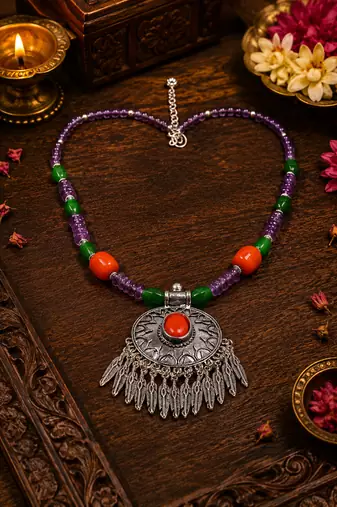 Vintage style beaded pendant necklace