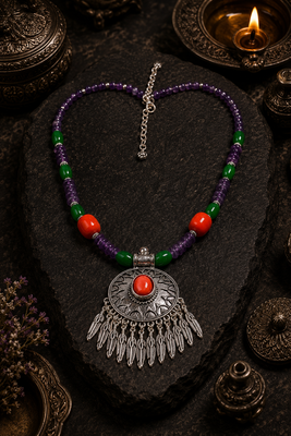 Vintage style beaded pendant necklace 2