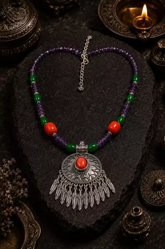 Vintage style beaded pendant necklace