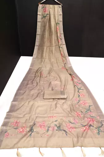 Beige pure cotton printed printed saree with blouses